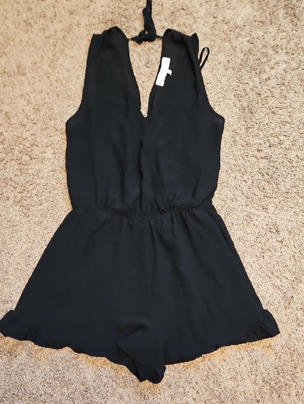ASTR The Label Black Sleeveless V-Neck Chiffon Romper - Picture 3 of 13